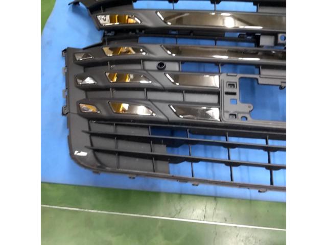 トヨタ 40系ヴェルファイア 純正フロントグリル