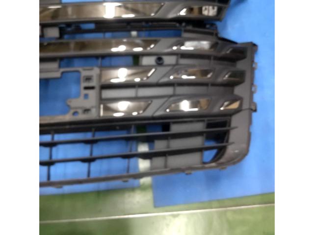 トヨタ 40系ヴェルファイア 純正フロントグリル
