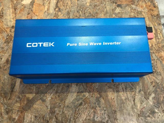 自作セカンドシートフロントテーブルキット【200系ハイエース/ナローボディ用】 + COTEC インバーター(CR-6)