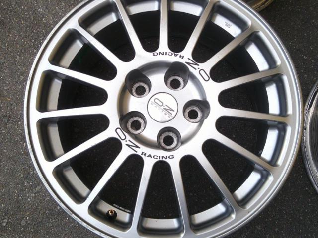 Genuine Mitsubishi parts
Lancer Evolution VI
OZ original wheel