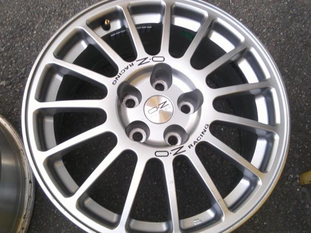 Genuine Mitsubishi parts
Lancer Evolution VI
OZ original wheel