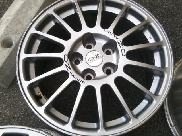 Genuine Mitsubishi parts
Lancer Evolution VI
OZ original wheel