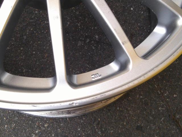 Genuine Mitsubishi parts
Lancer Evolution VI
OZ original wheel