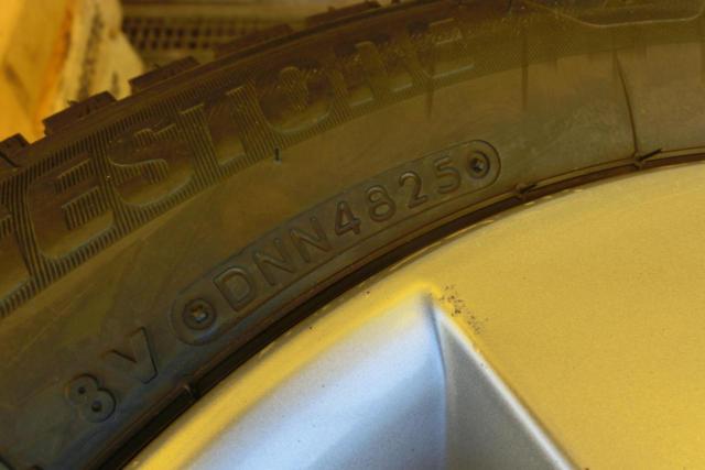 スズキ純正(SUZUKI)  ワゴンR/MH23S純正ホイール  + BRIDGESTONE(ブリヂストン) BLIZZAK VRX3