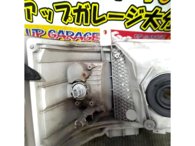 【200系ハイエース/4型】 メーカー不明 純正タイプ ハロゲンヘッドライト 左右セット