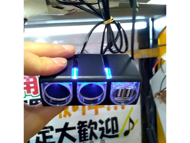 Unknown Manufacturer
Dual cigarette lighter power outlet + dual USB ports