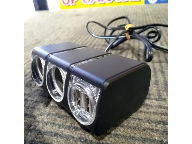 Unknown Manufacturer
Dual cigarette lighter power outlet + dual USB ports
