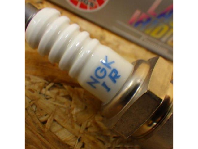 NGK Laser Iridium Spark Plug RE7C-L/6700