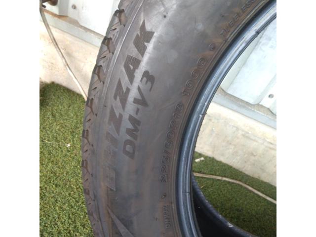 Set of 4 BRIDGESTONE studless tires
BLIZZAK
DM-V3