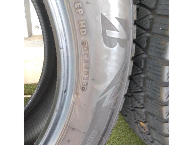 Set of 4 BRIDGESTONE studless tires
BLIZZAK
DM-V3