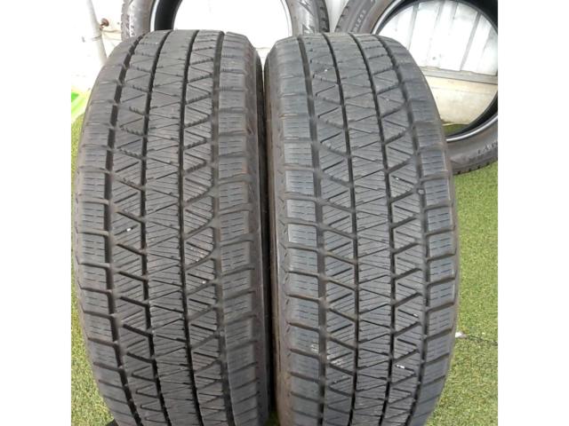 Set of 4 BRIDGESTONE studless tires
BLIZZAK
DM-V3