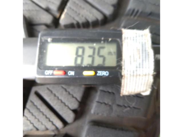 Set of 4 BRIDGESTONE studless tires
BLIZZAK
DM-V3