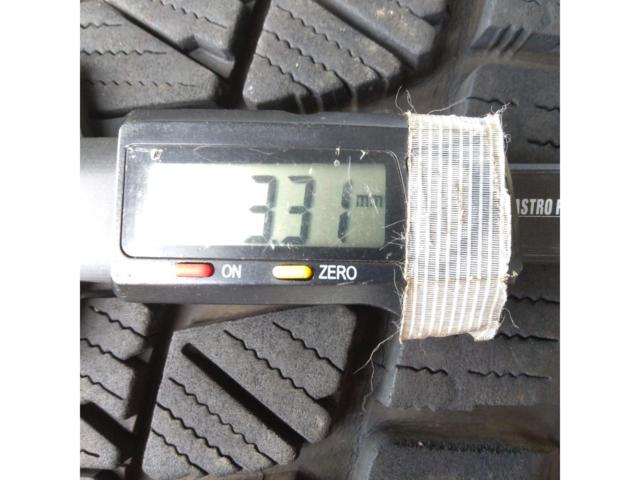 Set of 4 BRIDGESTONE studless tires
BLIZZAK
DM-V3