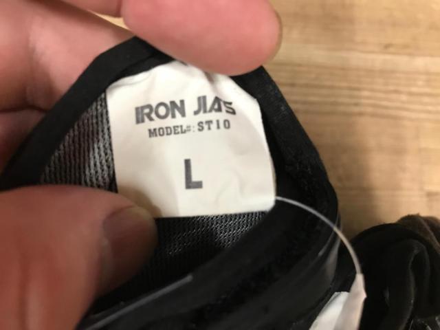 IRON
JIAS
Mesh glove