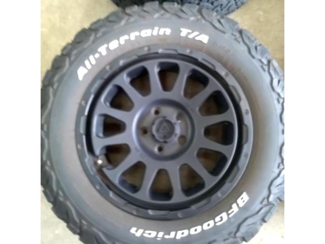 DELTA FORCE OVAL (CRIMSON製)  +  BFGoodrich ALL-Terrain  T/A K02