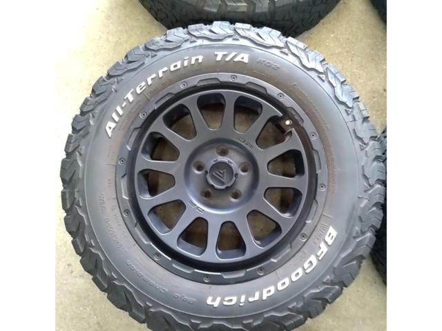 DELTA FORCE OVAL (CRIMSON製)  +  BFGoodrich ALL-Terrain  T/A K02