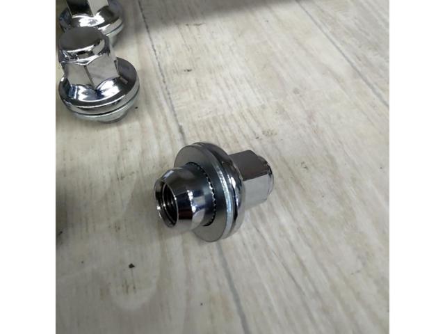 Toyota genuine parts
M14
Genuine plane seat nut
plating
24
■
M14xP1.5