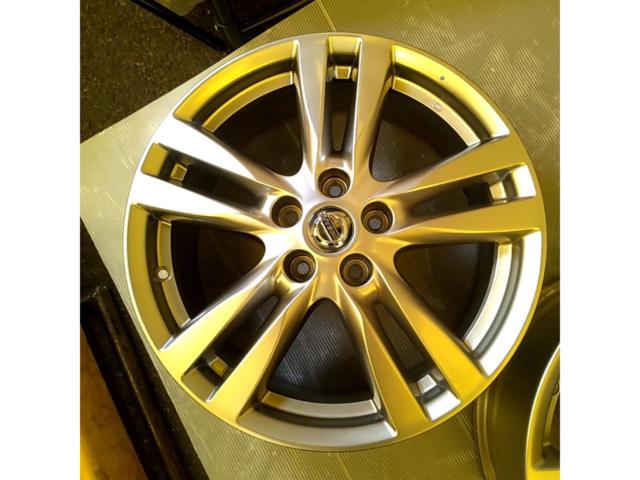 2 piece set
Genuine Nissan parts
E52
Elgrand
Highway Star original wheel