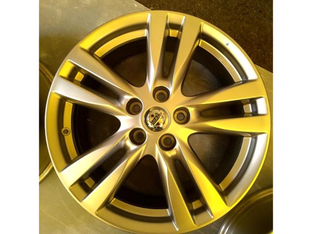 2 piece set
Genuine Nissan parts
E52
Elgrand
Highway Star original wheel