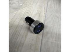 Made overseas
Voltage Display
USB2 port
Cigar plug