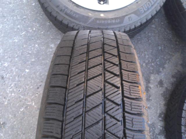 トヨタ ポルテ純正スチールホイール + BRIDGESTONE BLIZZAK VRX3