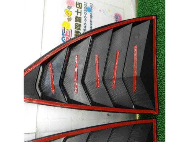 メーカー不明 サイドウィンドウルーバーカーボン柄