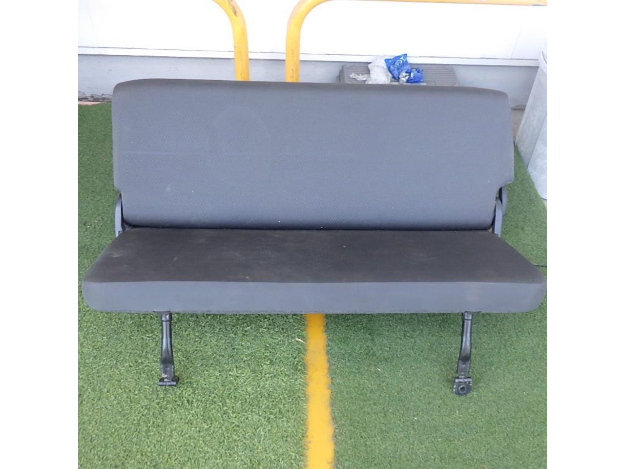 Genuine Toyota Hiace/200 Series DX Second Row Seat *Due to its large size, this item cannot be shipped to private residences.*