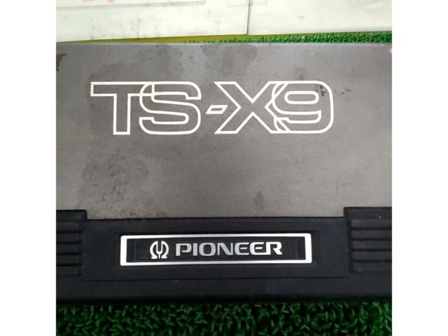 PIONEER Tabletop Speakers
TS-X9
Right and left