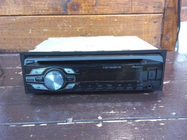 carrozzeria DEH-470
CD / USB / tuner main unit
2011 model