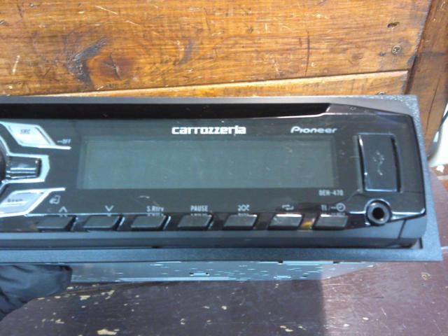 carrozzeria DEH-470
CD / USB / tuner main unit
2011 model
