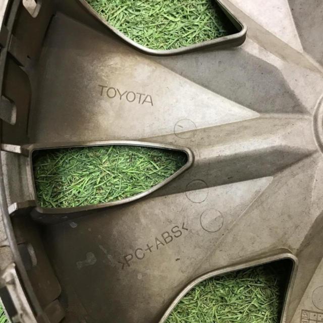 トヨタ純正 ヴィッツ 純正 14インチ用ホイールキャップ