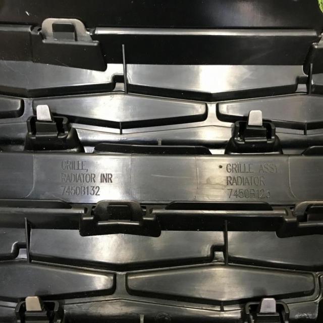 三菱純正 デリカD:5(後期) 純正フロントグリル