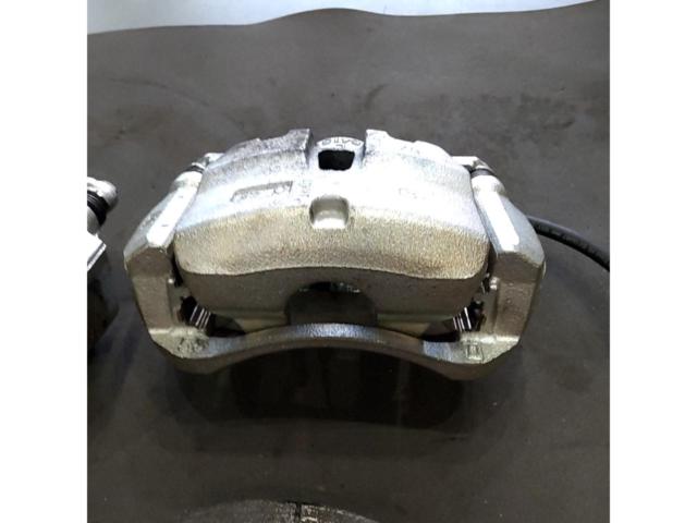 Toyota
30 series
Alphard
2.5L
2WD
Genuine
Front brake caliper
+
Brake rotor