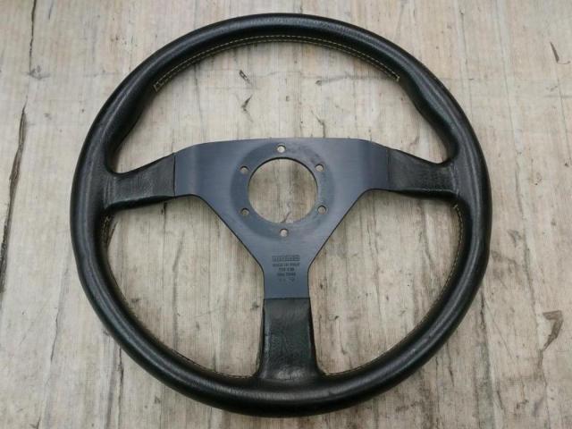 【MOMO】VELOCE レザーステアリング
