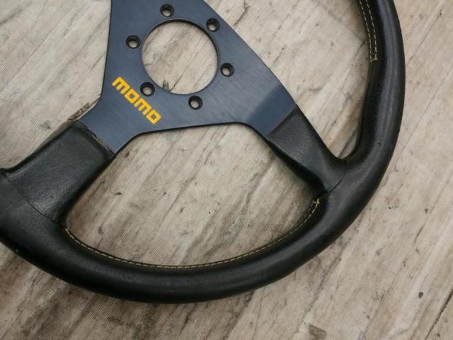 【MOMO】VELOCE レザーステアリング