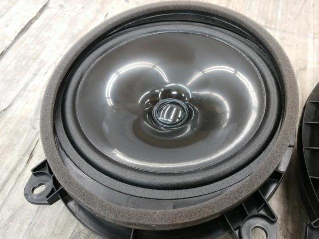 Toyota genuine
Front speakers