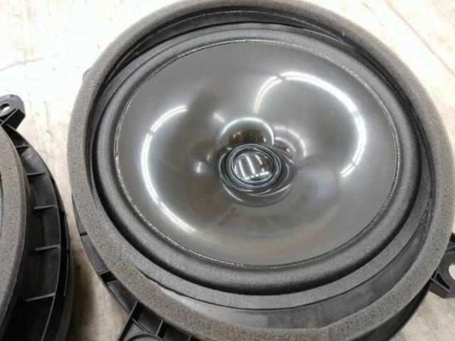 Toyota genuine
Front speakers