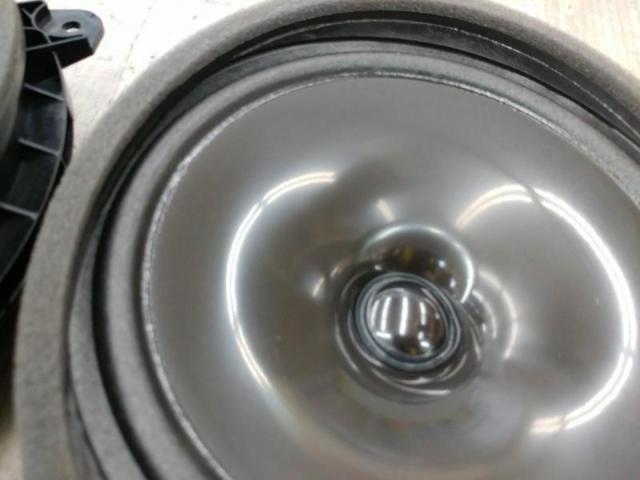 Toyota genuine
Front speakers