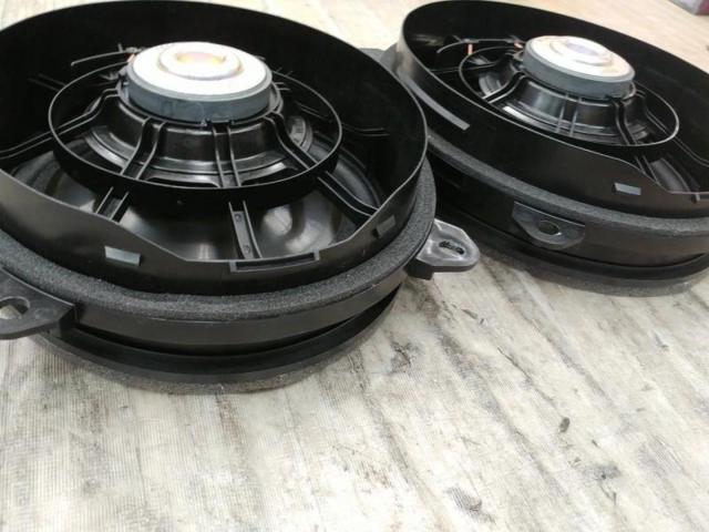 Toyota genuine
Front speakers