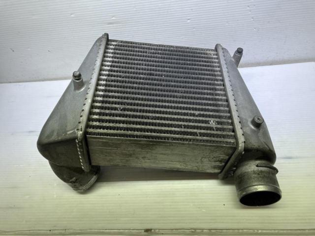 日産 (NISSAN) ER34スカイライン 純正インタークーラー