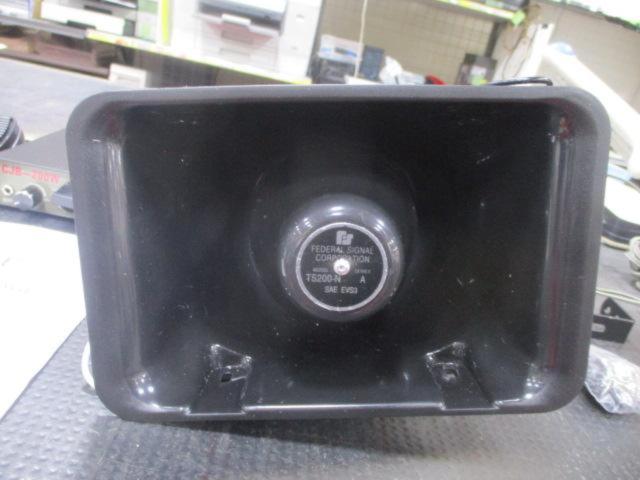 CJB-200W + Federal Signal TS200-N 拡声器