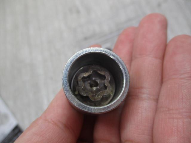 BBS
Made McGARD
Wheel lock bolt
Installation Kit