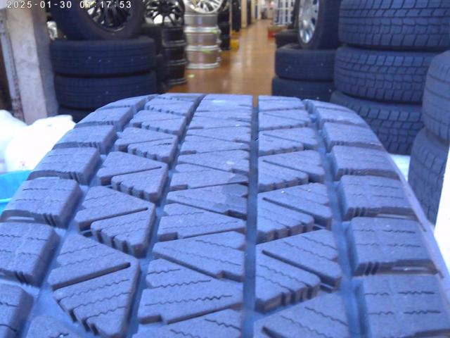 HOT STUFF(ホットスタッフ) Exceeder(エクシーダー) E01 (5HOLE) ダークシルバー + BRIDGESTONE(ブリヂストン)BLIZZAK DM-V3