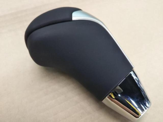 【トヨタ純正】60ハリアー純正シフトノブ