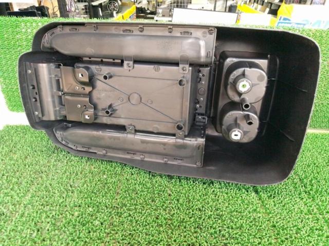 トヨタ純正 200系 ハイエース 8型 純正 センターコンソールボックス