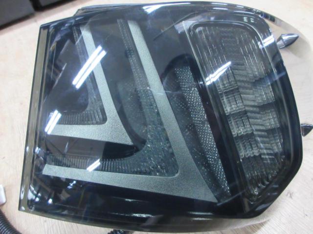 【VLAND】 IS250 LEDテールレンズ 右側2分割のみ