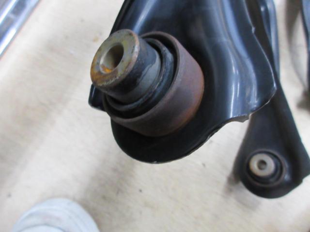 Genuine Honda Accord Tourer
Genuine
Upper arm
2 split