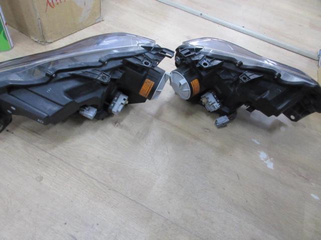 Toyota genuine parts
86
Genuine headlight
Right and left