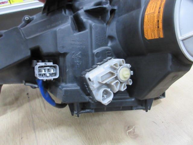Toyota genuine parts
86
Genuine headlight
Right and left