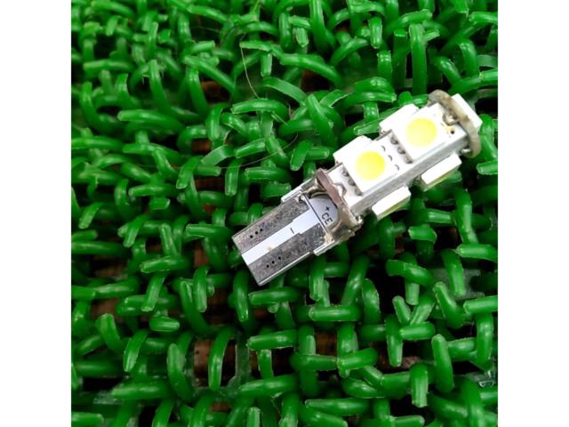 Unknown Manufacturer
LED bulb